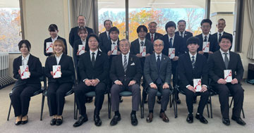 大新東奨学金授与式を実施