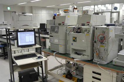 高速液体クロマトグラフィー低分子質量分析計
