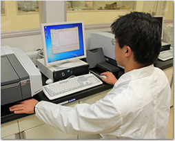 応用化学科学生実験室（２）