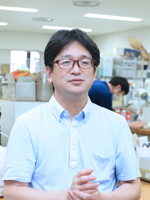 応用生物学部　食品・化粧品専攻　食品コース　西野智彦　教授