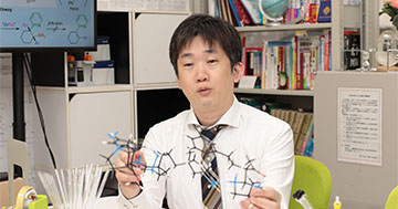 新しい化学反応を見つける研究って？
