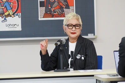 イラストレーター上田三根子氏を招いた特別講話