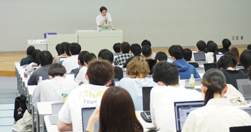 デザイン学部の【キャリアデザイン授業×企業】にLINEヤフー株式会社、チームラボが登壇