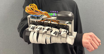 大学院バイオ・情報メディア研究科の小川玲音さんが「第200回コンピュータグラフィックスとビジュアル情報学研究発表会」にて学生発表賞を受賞