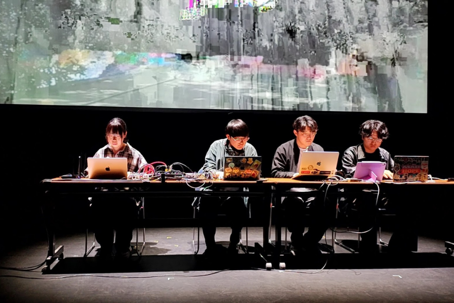 ライブパフォーマンスの様子1