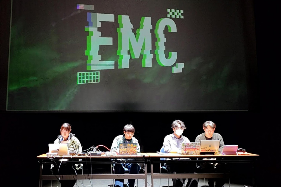 ライブパフォーマンスの様子2