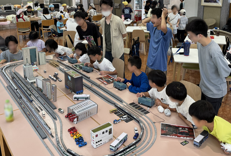 鉄道模型を用いた運転体験の様子