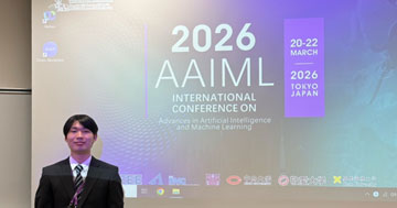 コンピュータサイエンス学部 戦略的教育プログラムの一環であるユニークAIシステム構築道場の活動成果で学部1年生が国際会議でフルペーパー採択・発表を達成 ― AI研究を支援する新しい対話エージェントを提案 ―