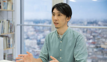 音楽の構造や音の質感を映像化することで、音楽への理解を深めると同時に視覚的な面白さを追究しています