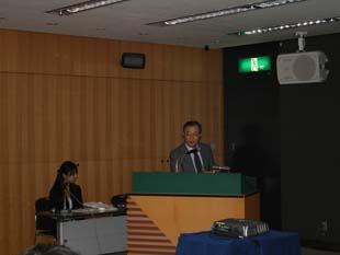 ＣＳ学部三田地教授　　新技術説明会講演の様子