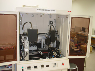 DNA情報測定装置（多機能自動型，試作品）．装置内部の例です．