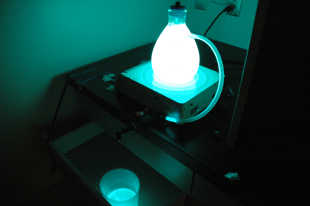 研究室で開発した発光バクテリア連続培養装置